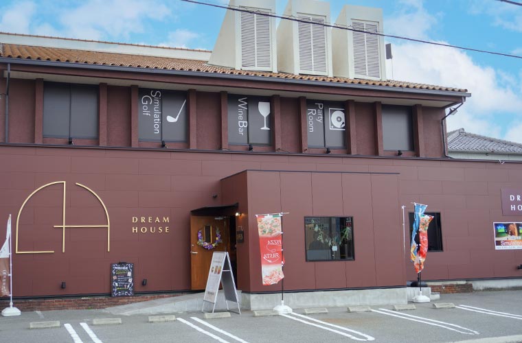FRANK GOLF 姫路が入る建物の外観